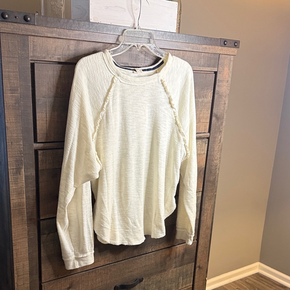 Light Cream Women's Long-Sleeve Raglan Top - Brand Unspecified